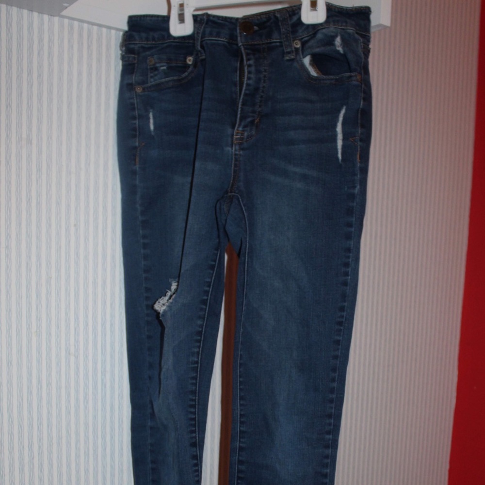 Ripped skinny jeans